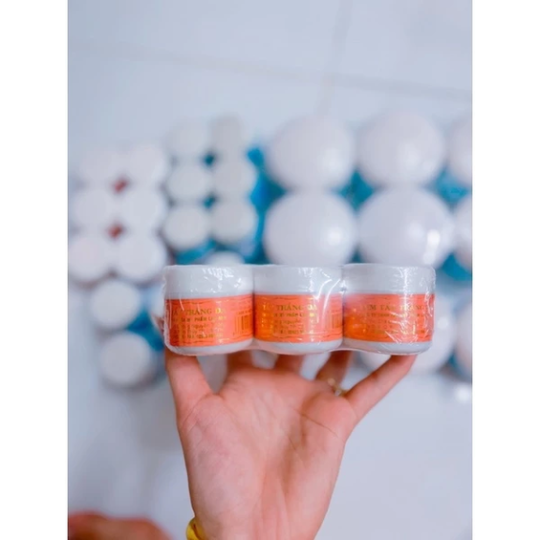 Lẻ 1 hộp kem dưỡng kích trắng da lan anh 30g