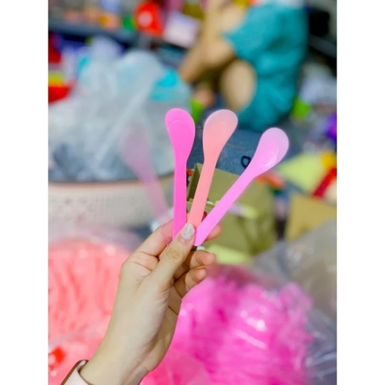 Muỗng nhựa múc kem